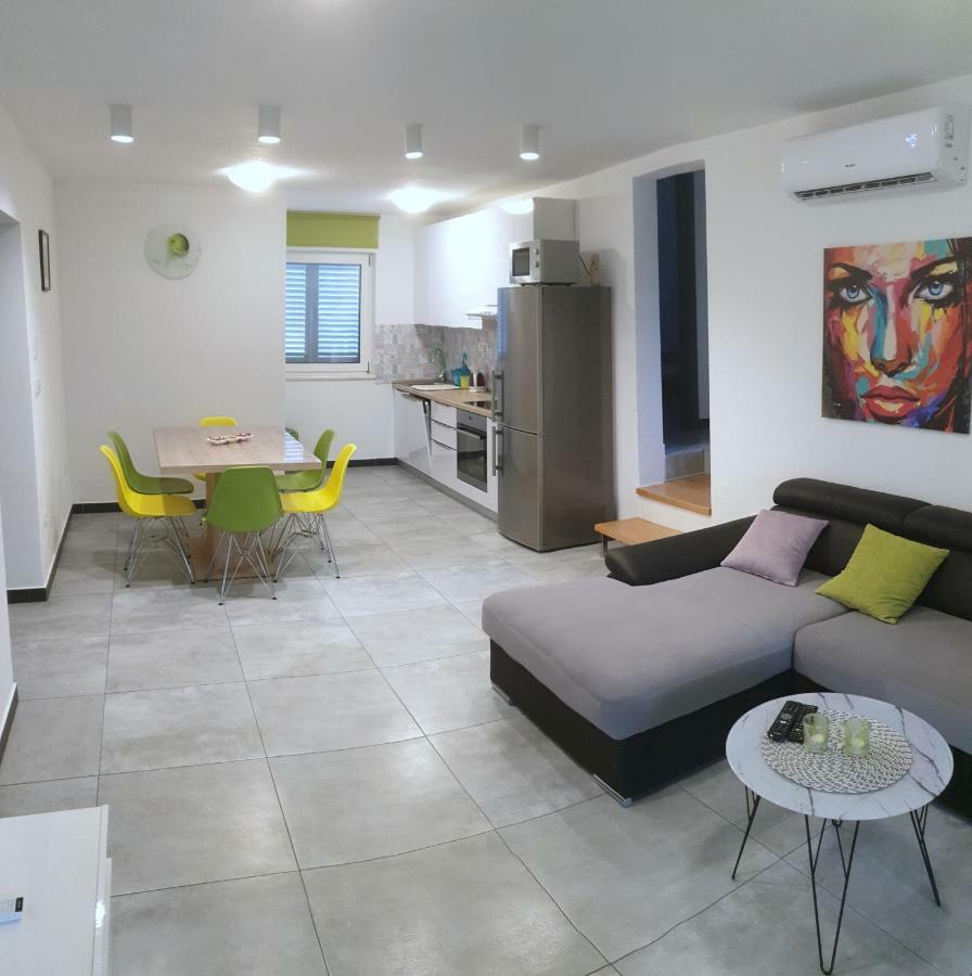 Villa Freya - Vacation House Slatine Kültér fotó