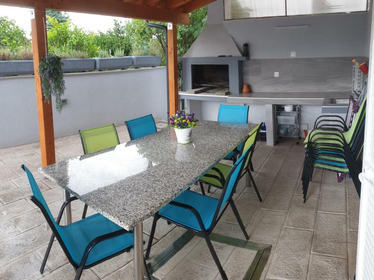 Villa Freya - Vacation House Slatine Kültér fotó